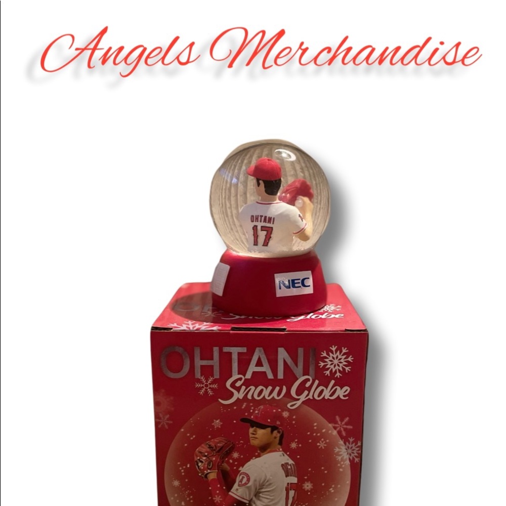Ohtani snow globe / Angels merchandise
